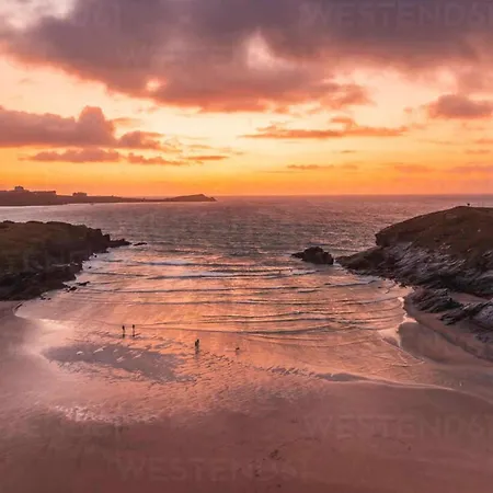 Newquay Seaside Retreat With Hot Tub New Quay