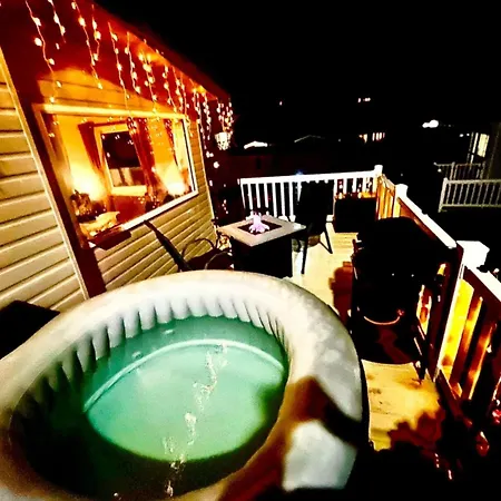 Newquay Seaside Retreat With Hot Tub * New Quay