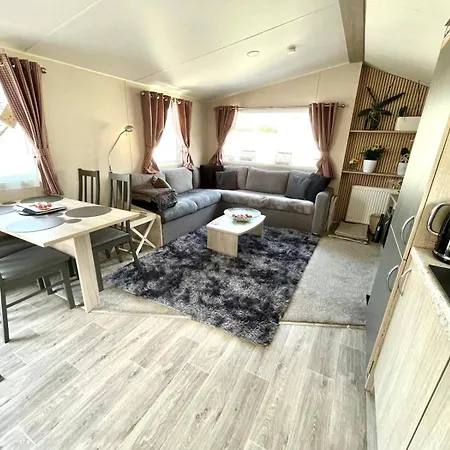 Newquay Seaside Retreat With Hot Tub *